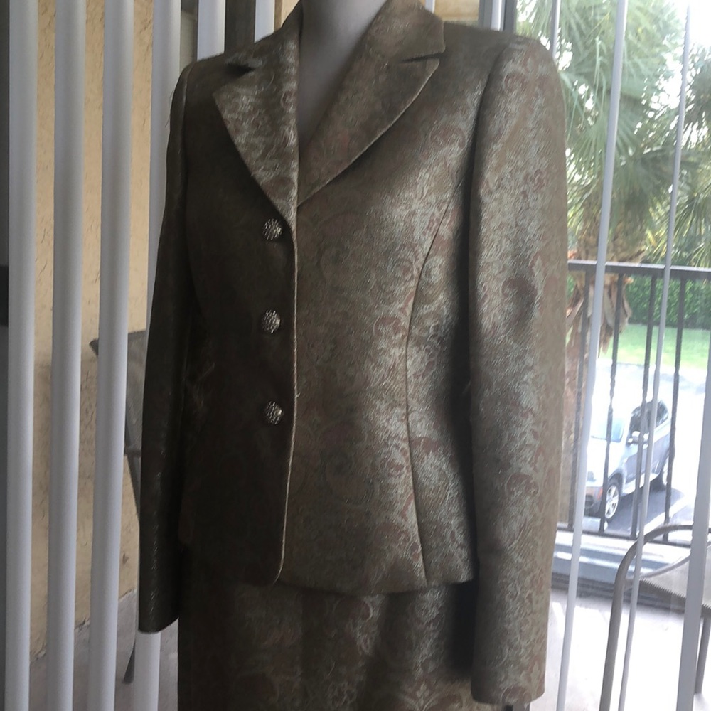 Kasper Women’s Jacket and skirt suit